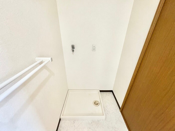 物件内観写真16　(洗濯機置場)