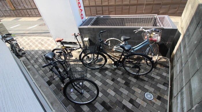 物件外観写真3　(駐輪場)
