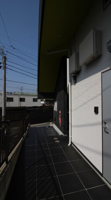 物件外観写真4　(エントランス部分)