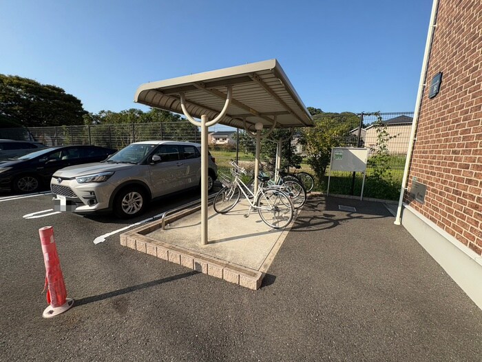 物件外観写真2　(駐輪場)