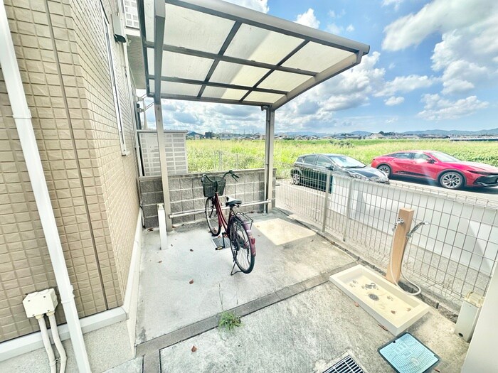物件外観写真4　(駐輪場)