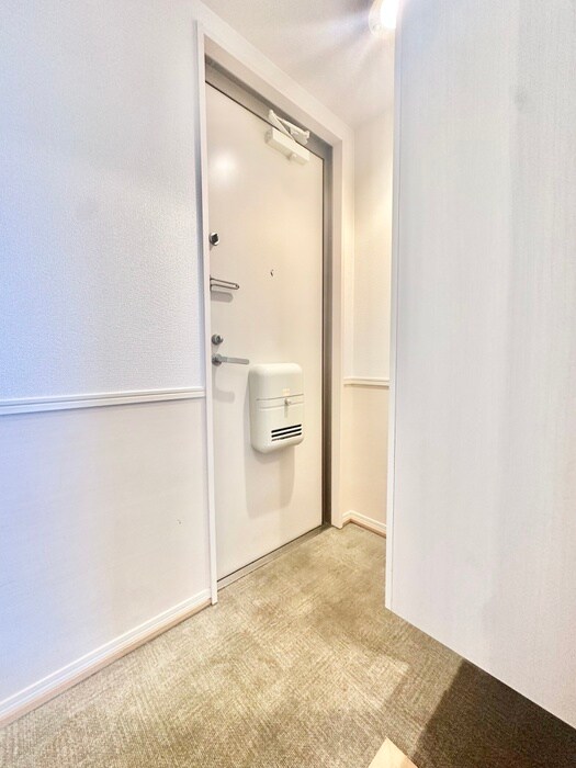 物件内観写真12　(玄関)