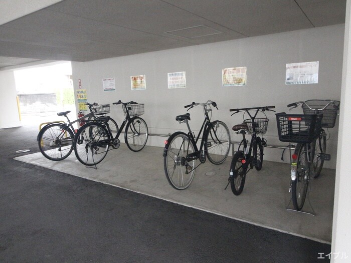 物件外観写真5　(駐輪場)