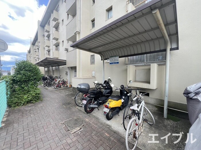 物件外観写真4　(駐輪場)
