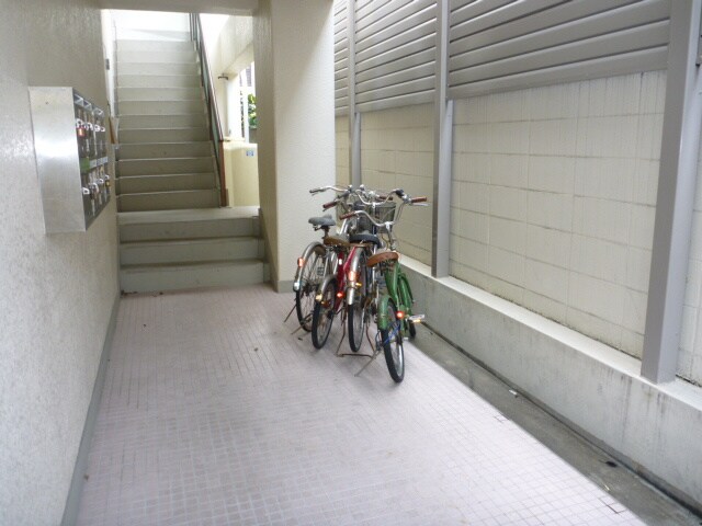 物件外観写真3　(駐輪場)