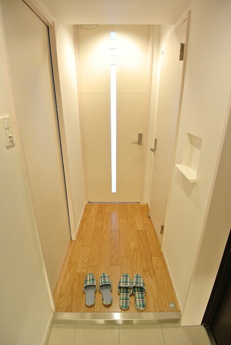 物件内観写真7　(玄関)