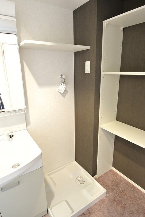 物件内観写真14　(洗濯機置場)