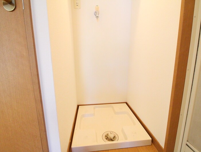 物件内観写真14　(洗濯機置場)