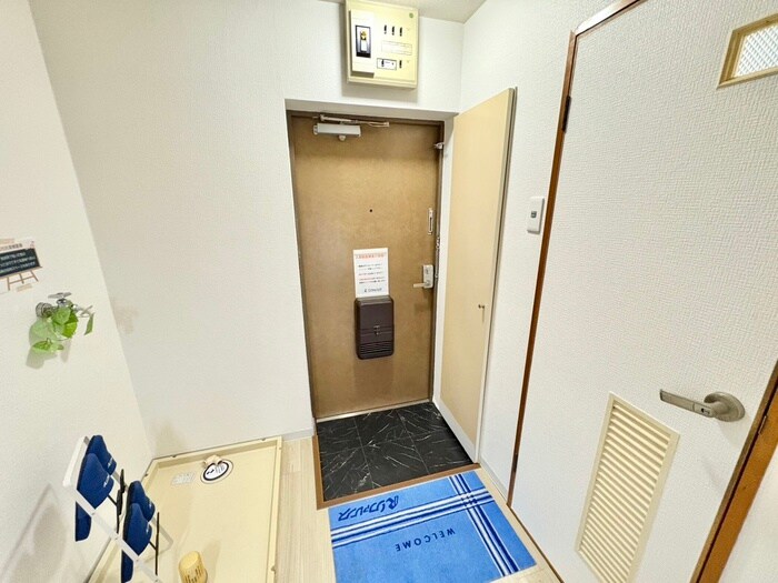 物件内観写真14　(玄関)
