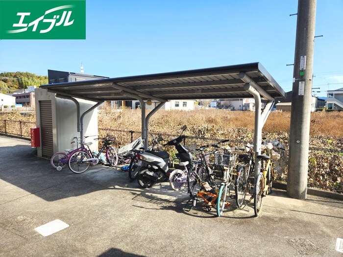 物件外観写真3　(駐輪場)