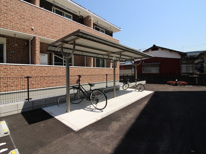 物件外観写真2　(駐輪場)