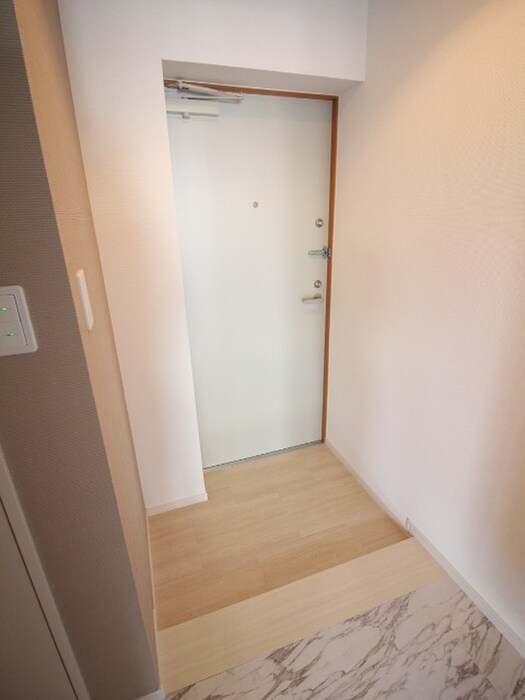 物件内観写真5　(玄関)