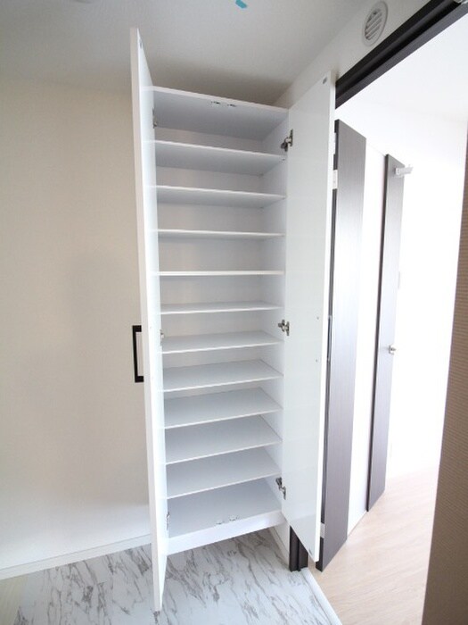 物件内観写真6　(靴箱)