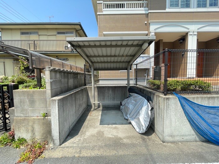 物件外観写真2　(駐輪場)