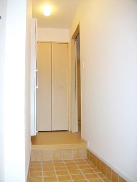 物件内観写真9　(玄関)