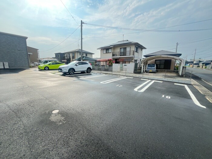 物件外観写真2　(駐車場)