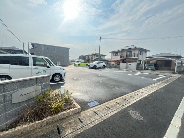 物件外観写真6　(エントランス部分)