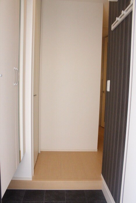 物件内観写真6　(玄関)