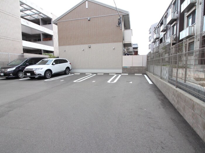 物件外観写真3　(駐車場)