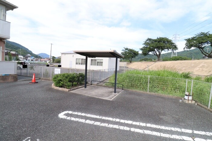物件外観写真6　(駐輪場)
