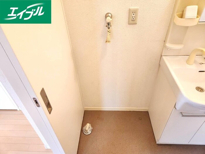 物件内観写真16　(洗濯機置場)