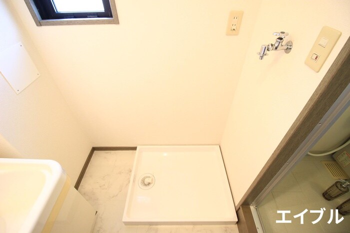 物件内観写真11　(洗濯機置場)