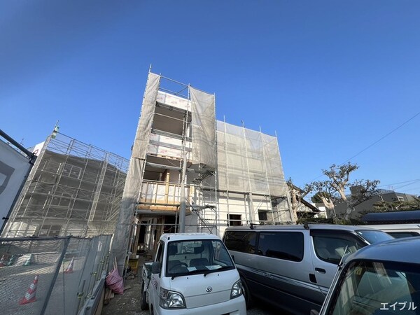建築中