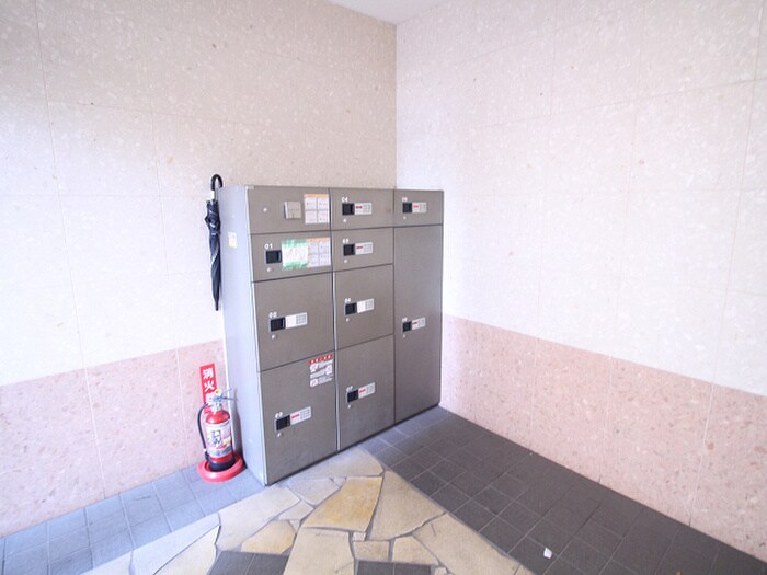 物件外観写真4　(エントランス部分)