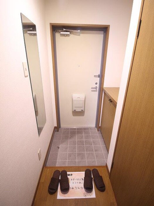 物件内観写真13　(玄関)