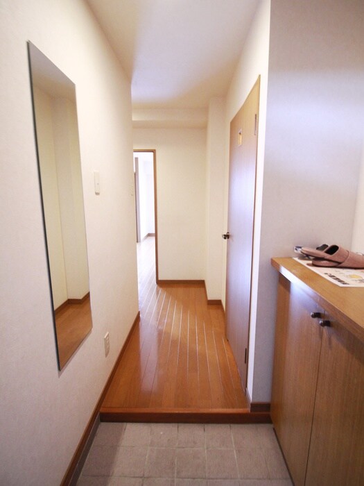物件内観写真13　(玄関)
