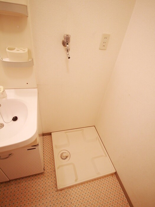 物件内観写真15　(洗濯機置場)