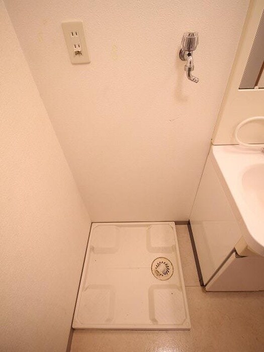 物件内観写真17　(洗濯機置場)