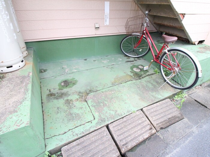 物件外観写真4　(駐輪場)