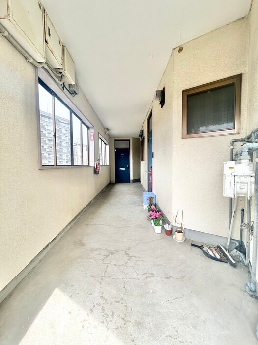 物件外観写真4　(エントランス部分)