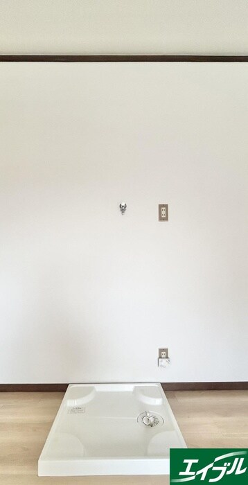 物件内観写真18　(洗濯機置場)