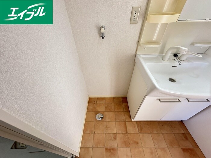 物件内観写真16　(洗濯機置場)