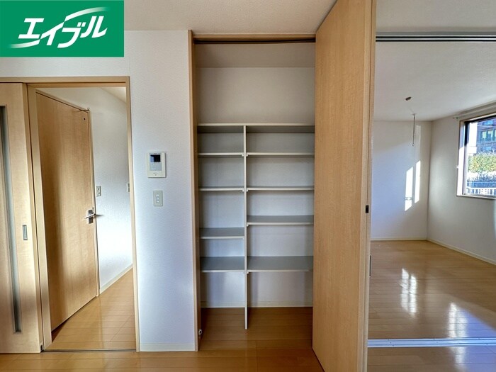 物件内観写真18　(収納)