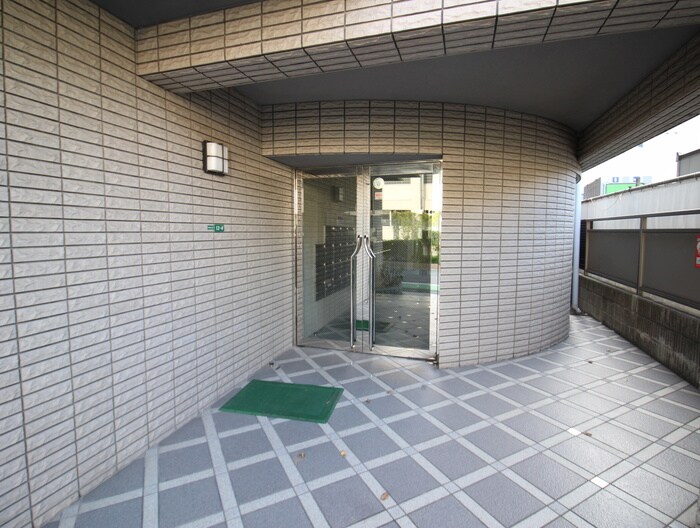 物件外観写真4　(エントランス部分)