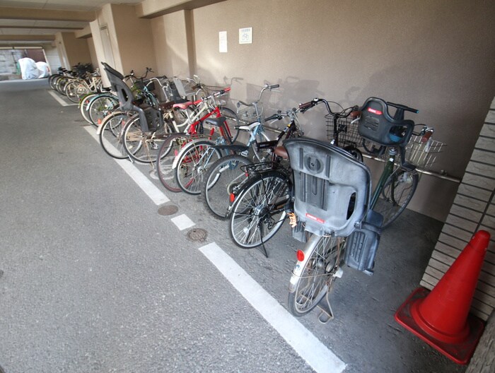 物件外観写真6　(駐輪場)