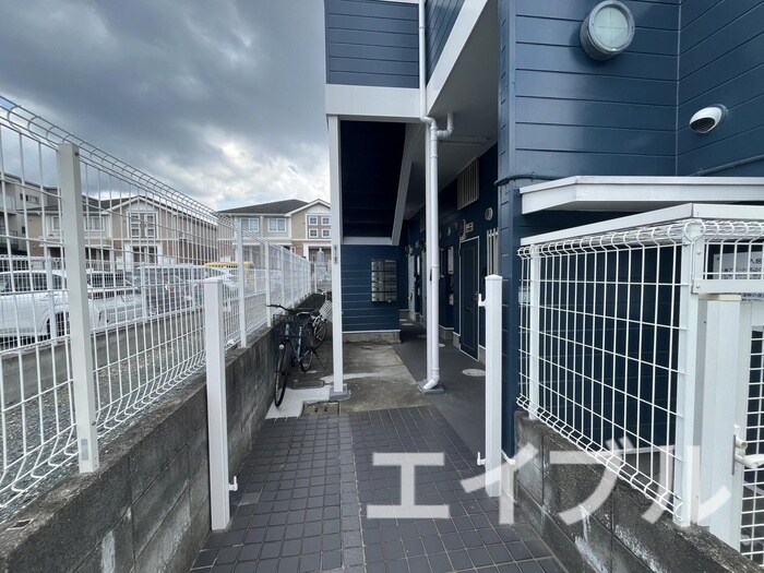 物件外観写真3　(エントランス部分)