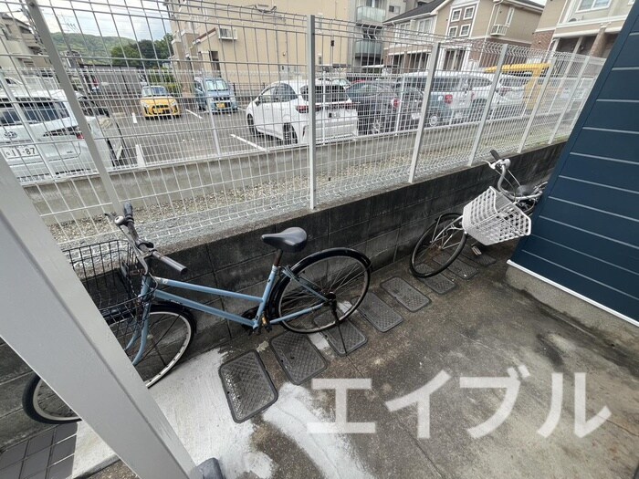 物件外観写真4　(駐輪場)