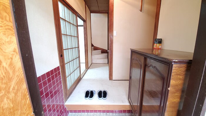 物件内観写真2　(玄関)