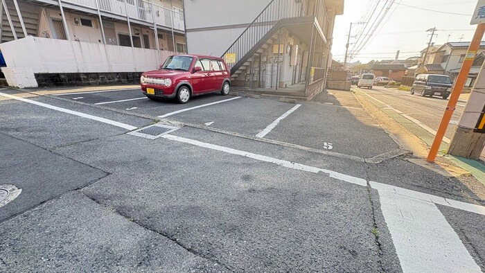 物件外観写真2　(駐車場)