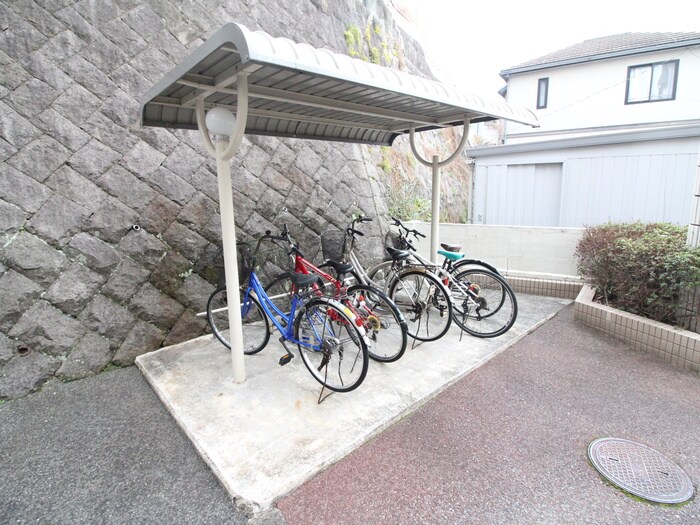 物件外観写真3　(駐輪場)