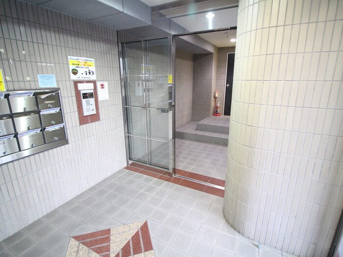 物件外観写真4　(エントランス部分)