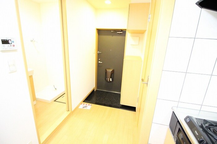 物件内観写真5　(玄関)