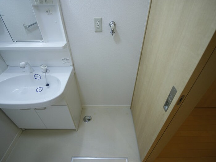 物件内観写真13　(洗濯機置場)