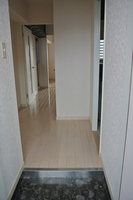 物件内観写真5　(玄関)