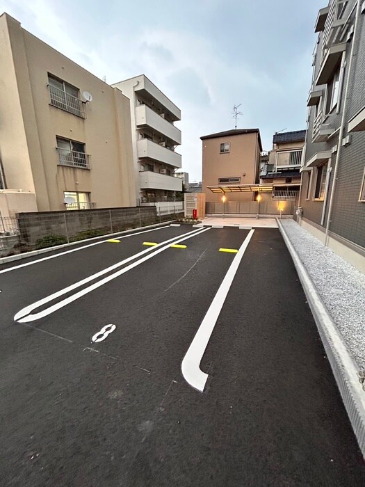 物件外観写真6　(駐車場)