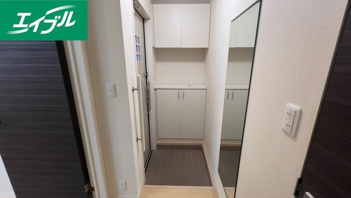 物件内観写真14　(玄関)